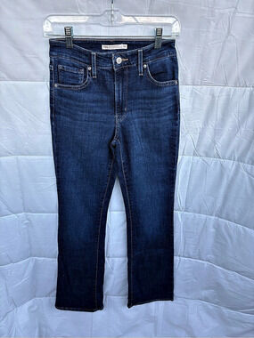 Levi's 725 High Rise Bootcut Jeans in Blue Waist 26, Good Condition.
